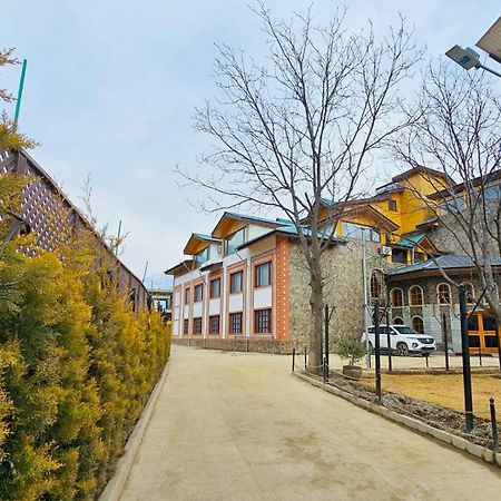 The Walnut Creek Pahalgam Hotel Ngoại thất bức ảnh