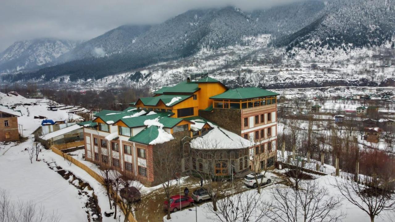 The Walnut Creek Pahalgam Hotel Ngoại thất bức ảnh