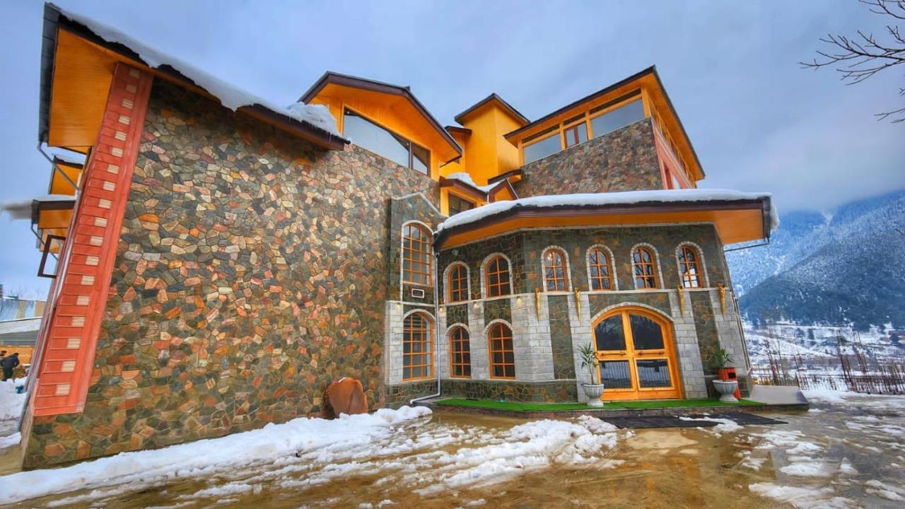 The Walnut Creek Pahalgam Hotel Ngoại thất bức ảnh