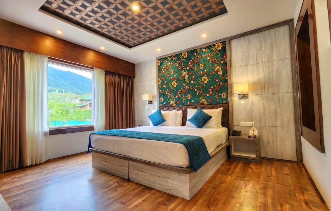 The Walnut Creek Pahalgam Hotel Ngoại thất bức ảnh