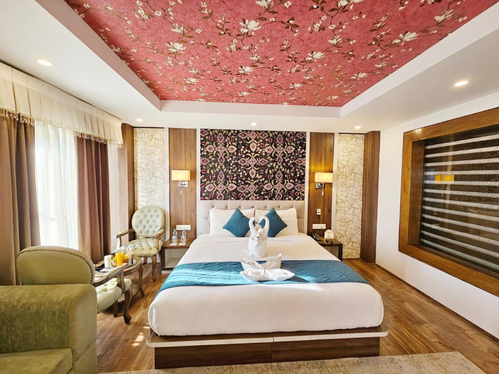 The Walnut Creek Pahalgam Hotel Ngoại thất bức ảnh