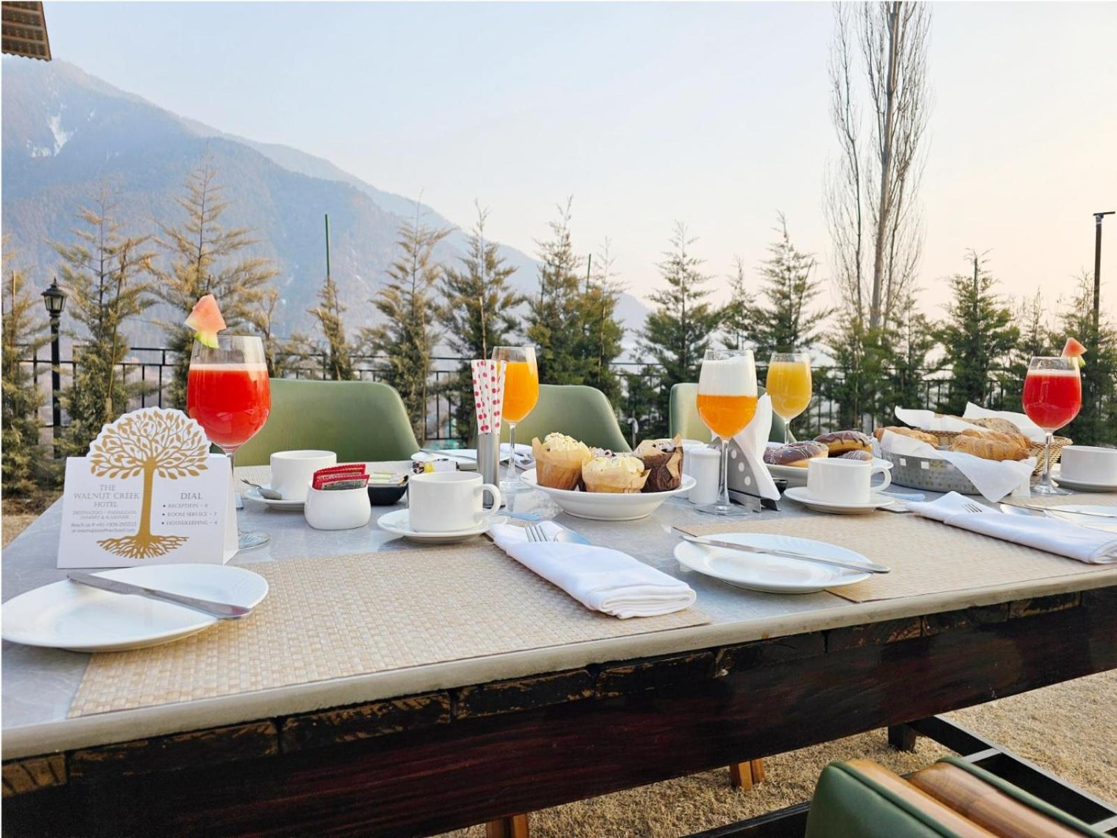 The Walnut Creek Pahalgam Hotel Ngoại thất bức ảnh