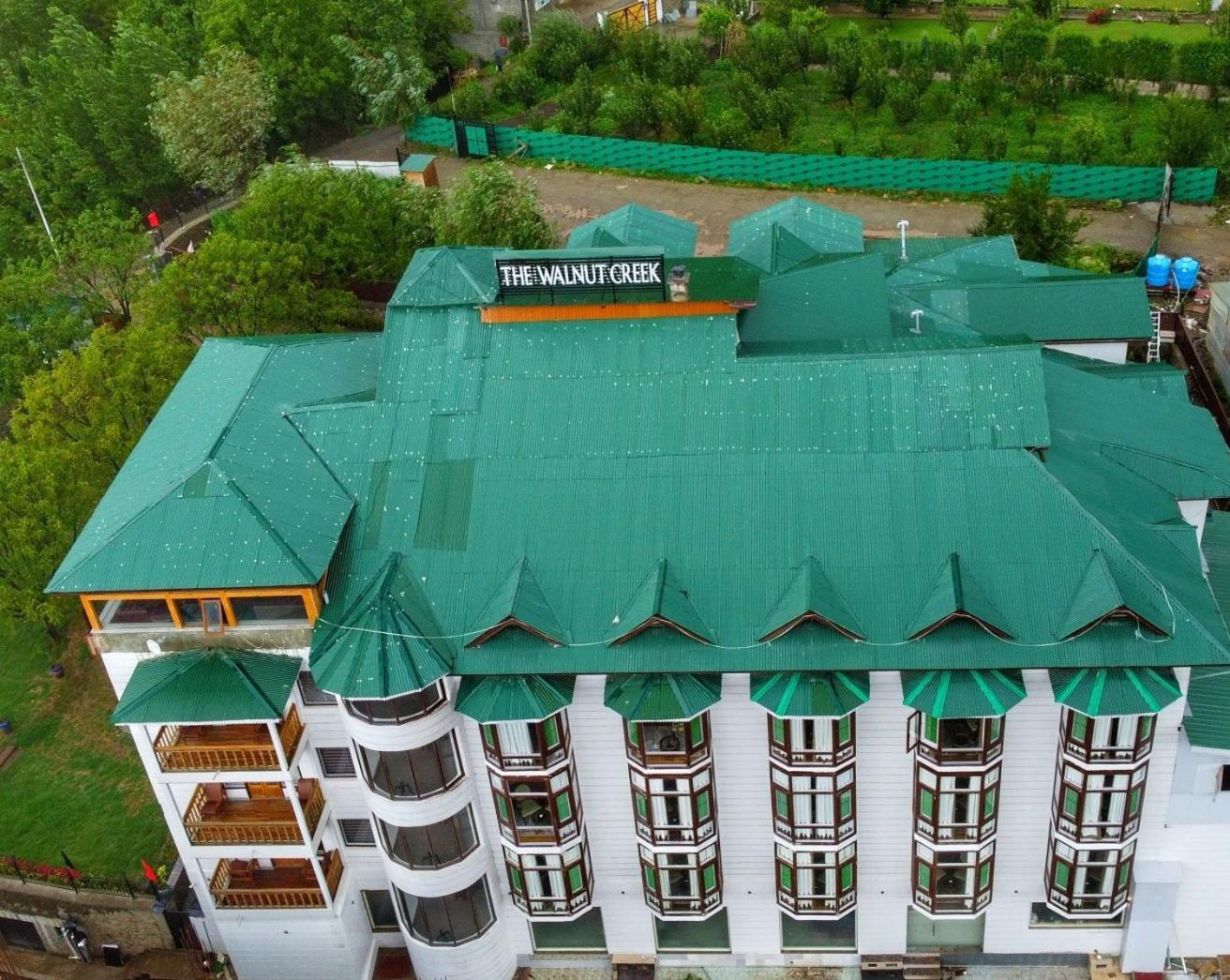 The Walnut Creek Pahalgam Hotel Ngoại thất bức ảnh
