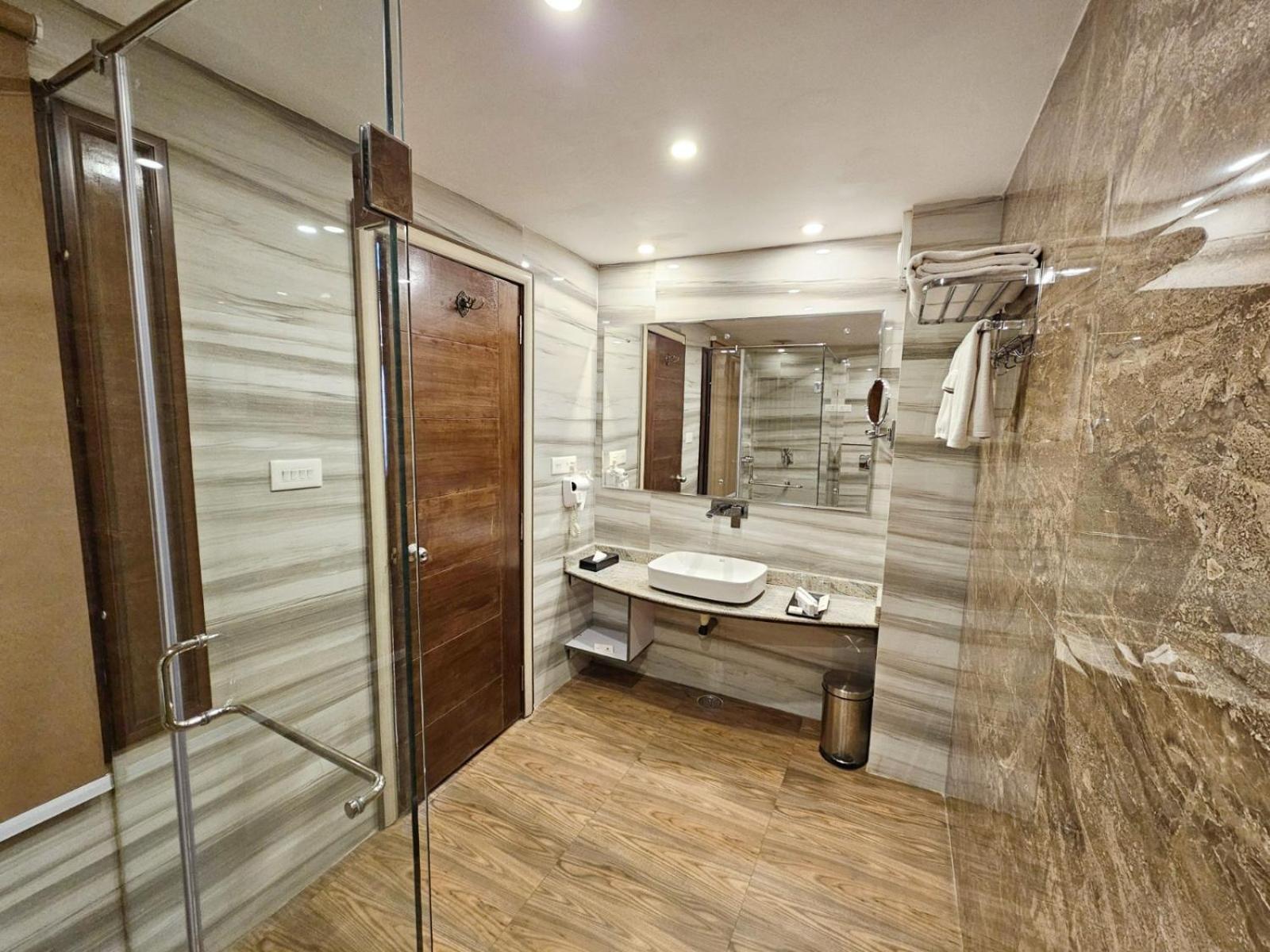 The Walnut Creek Pahalgam Hotel Ngoại thất bức ảnh