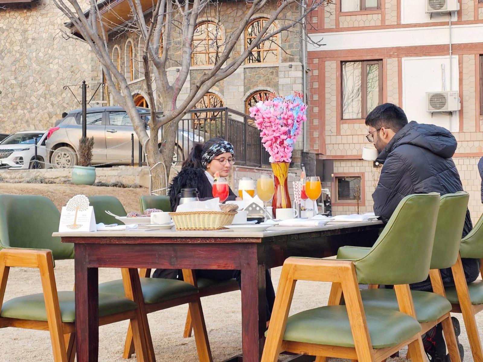 The Walnut Creek Pahalgam Hotel Ngoại thất bức ảnh